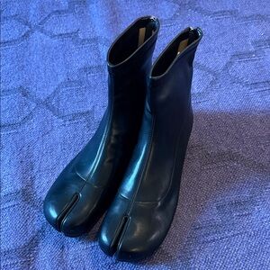 Chic Black Leather Ankle Boots